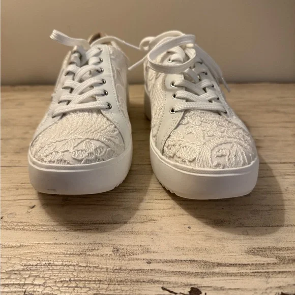 Vionic Kearney White Lace Platform Sneakers. NWOT. SO adorable and comfortable🥰 - Picture 3 of 8